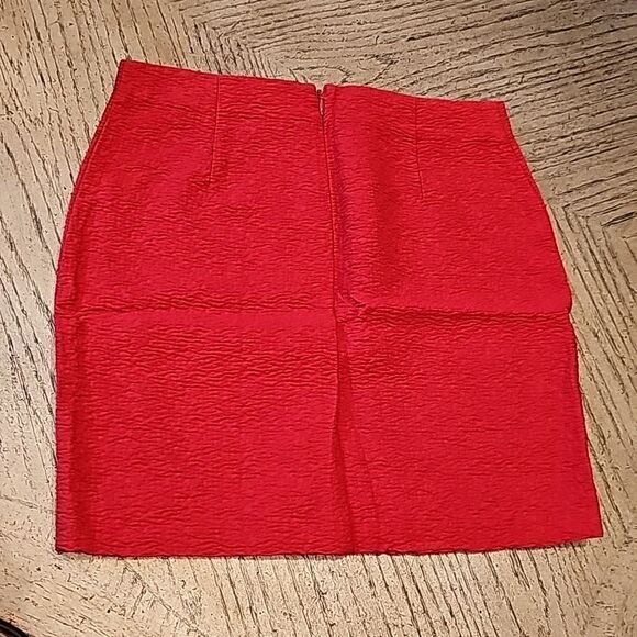 Red gap skirt size 1 - Picture 4 of 7